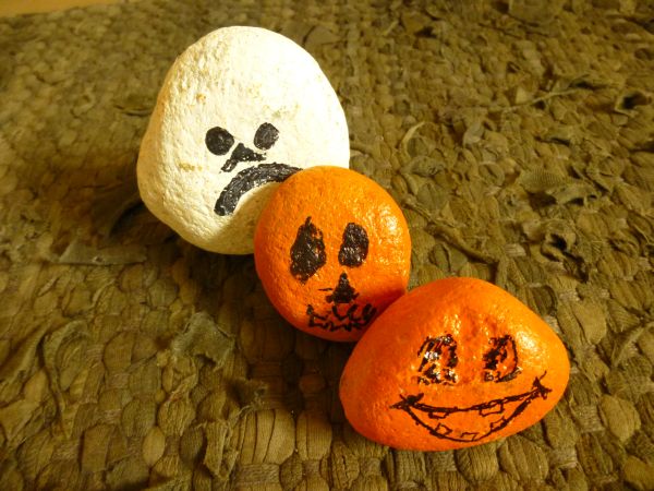 Halloween Rock Decoration - How to A to Z